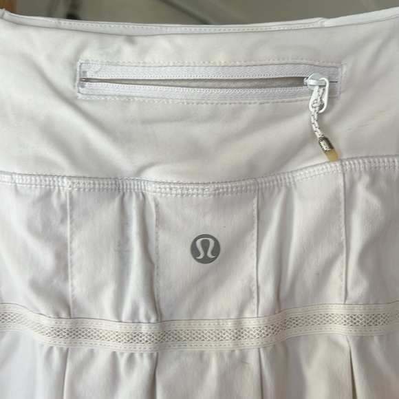Lululemon Pace Setter Skirt. White EUC Size 2 - Picture 4 of 7